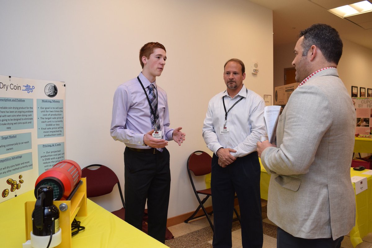 salisburyceo's tweet photo. Participating in the Student Entrepreneurship Competitions? Stop by the Hub for Competition Readiness Day 8am-5pm on 4/30. We will have our Entrepreneurship Mentors &amp; Entrepreneurship Consultants on hand to help you with any last minute needs you may have. Free food! #SUSEC https://t.co/iZsT3KHayk