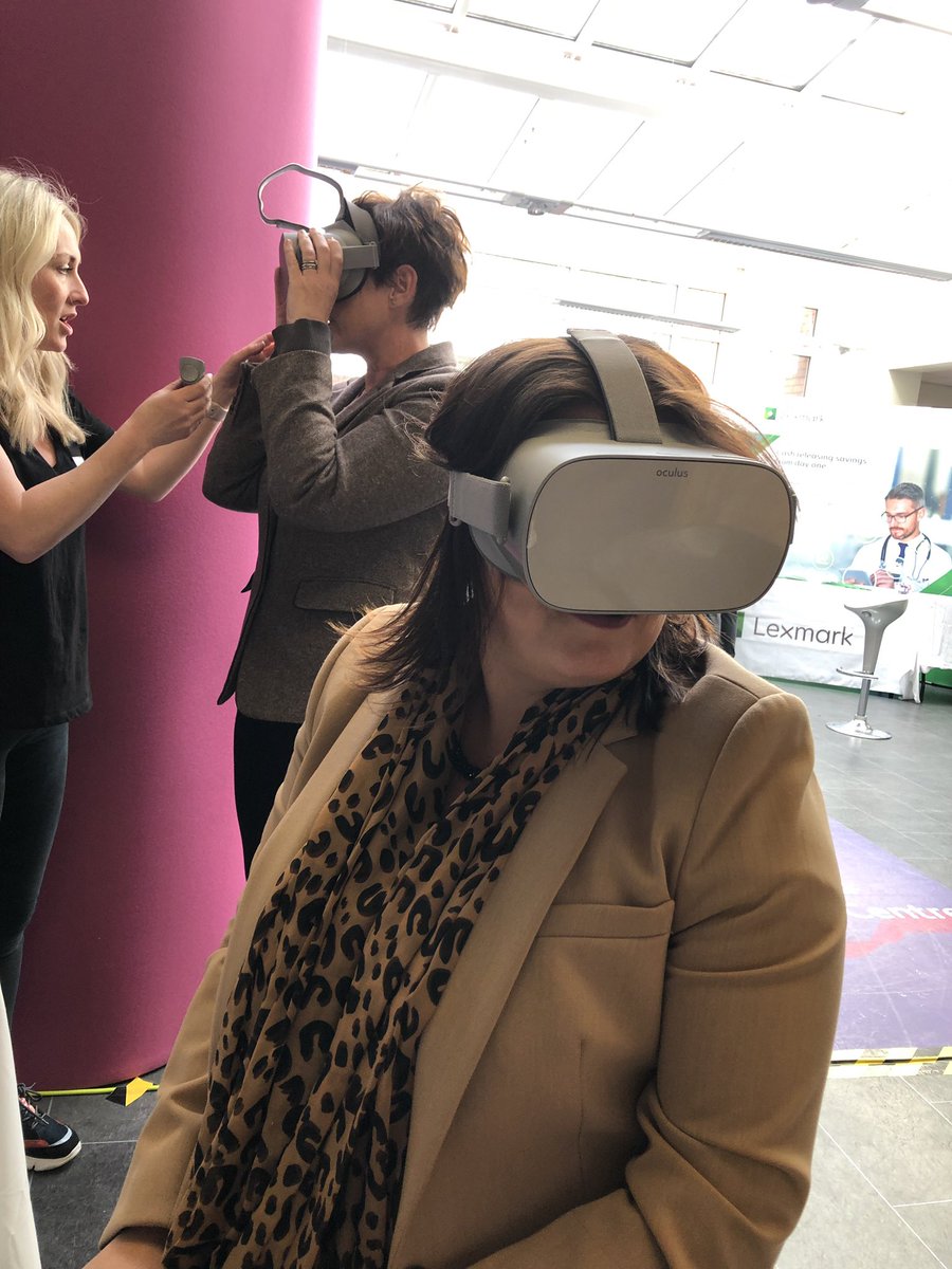 Ethy2910's tweet photo. Virtual Reality in use @LiverpoolWomens @walle18consult #GenerationIT #Gde https://t.co/bd3vGv6Avb
