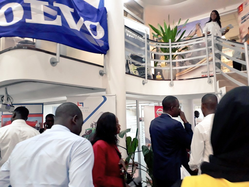 SG_Senegal's tweet photo. Journée "Speed-dating crédit bail" à la Maison de la #PME : nos #concessionnaires partenaires viennent à la rencontre des PME #Auto #Insurance https://t.co/ovBegpwmMX