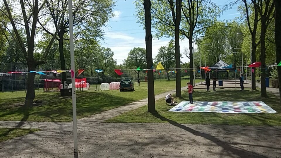 De voorbereidingen zijn in volle gang. Vanaf 13:00 uur instuif op Krajicek Plaza Boswinkel