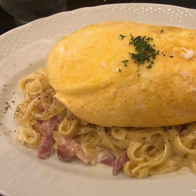 ch_un_st_ar's tweet photo. #卵と私 #ふわふわスフレオムレツの濃厚カルボナーラ 
#omelette
#carbonara
#harajuku
#chungram https://t.co/kYilZ9wRZ1 by Instagram https://t.co/WGLJUfZLmh