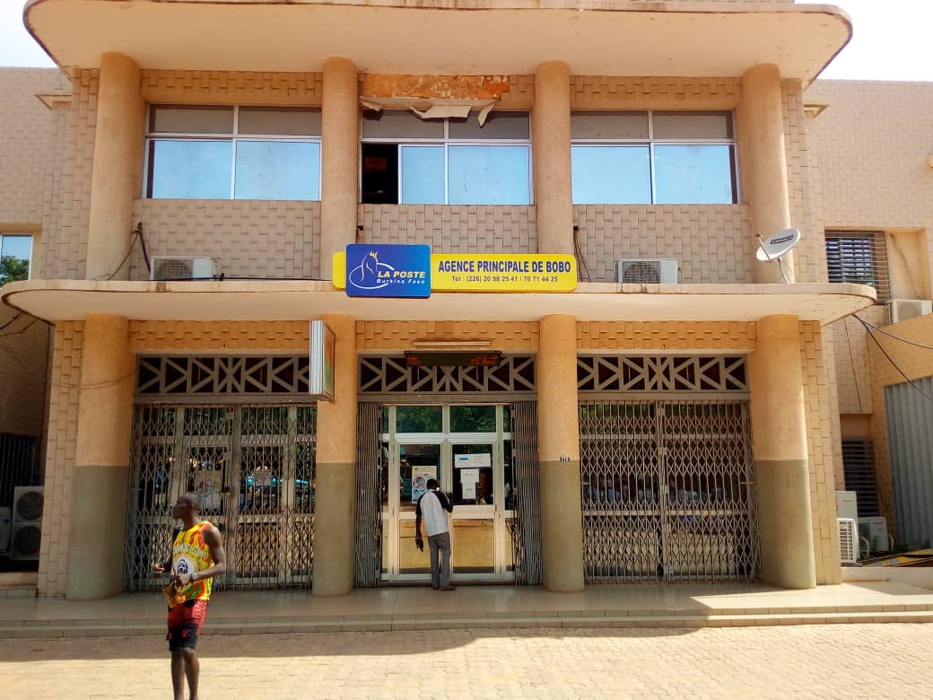 LaPosteBF's tweet photo. Clients de Bobo-Dioulasso, "La Poste ka folibi awyé"
Nos agences de Niénéta, de Hamdallaye, de Koko, de Lafiabougou et de KUA vous attendent également.
La Poste, vous faciliter la vie. https://t.co/4zIJO1opNT