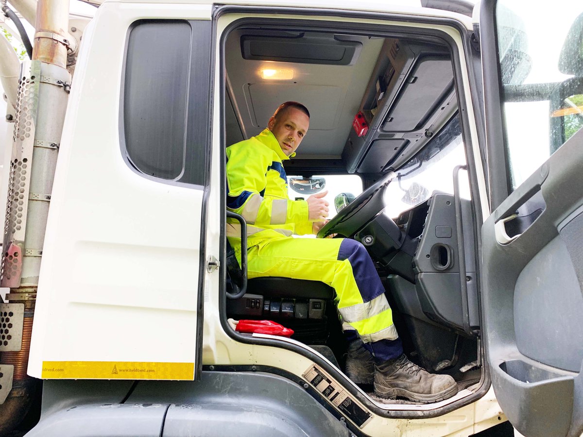 CalmGroup's tweet photo. Well done to Anthony Still who is now qualified to drive any of our JHL Tanker fleet. This has given CALM Drainage much improved flexibility across our site operations teams. Well Done Anthony from all at Calm! @Ipsum_Group #ThursdayMotivation #CalmGroup https://t.co/riQADnZLJA