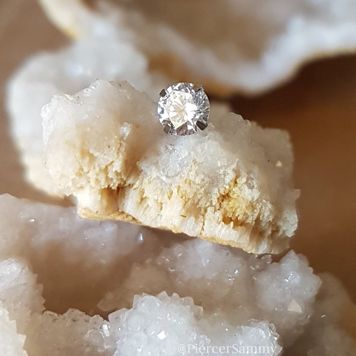 PiercerSammy's tweet photo. Claw set Crystal gems available for a range of piercings. 💎
#CuratedEar #EarProject #PiercingProject 💎 https://t.co/RrwGdEmoyf