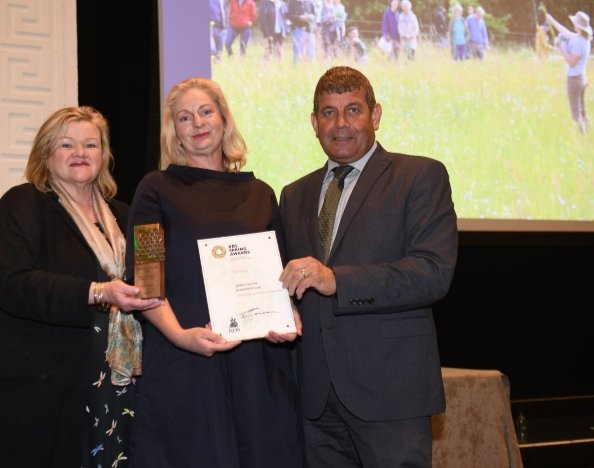 organictrust's tweet photo. Congratulations to Brookfield Farm on winning the RDS Sustainable Farming Award. @farmbrookfield @ailbhegerrard #organictrustcertified #rdsspring https://t.co/LFQUwbdBtH