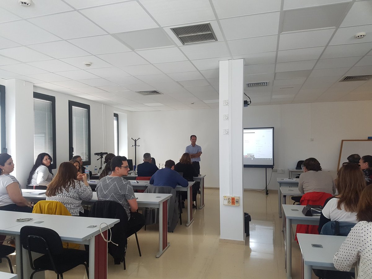 Ronda de preguntas en el Primer Encuentro entre Agentes que asesoran al Empredimiento en Canarias.

Gracias a quienes asistieron y lo siguieron online, así como a los ponentes del @SCEmpleo, @sodecan e @INbusinessTF por sus magníficas presentaciones.