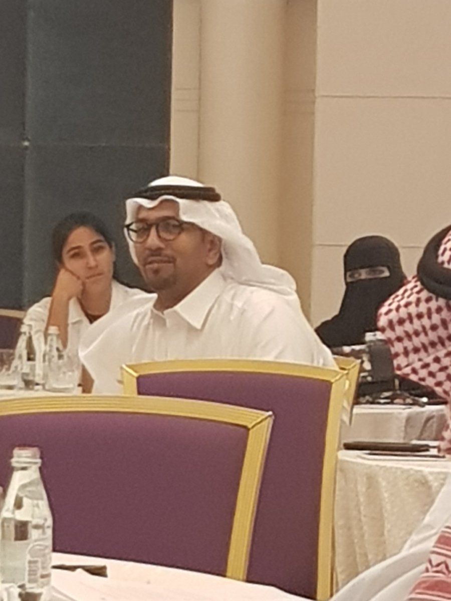 YamaniArwa's tweet photo. @ALMOALAMI @HaniHashmi @DrAhmedAlShehri بلا شك د.هاني شكرا لتكبدك عناء السفر ووعكاته فقط لتحضر سويعات معنا .اثريتنا جدا شاكريين لك حضورك القييم 👌🏻🕊 https://t.co/qh6kSB4ljb