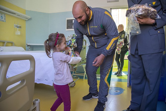 Vi raccontiamo la settimana di intense emozioni qui al Policlinico: i piccoli ospiti della pediatria, a cui sono state dedicate le iniziative di #Pasqua, ma anche operatori, e quanti hanno dedicato qualche ora del proprio tempo alla solidarietà. ow.ly/5oG630ox4Kv