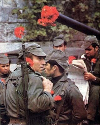 YesHostels's tweet photo. Today is April 25th, a very important day in Portugal's history: Carnation Revolution 🌹 (Revolução dos Cravos) the day the authoritarian regime known as Estado Novo was overthrown in 1974. Its name arose from the fact that almost no shots were fired … https://t.co/nQNXcnnf9E https://t.co/NUQbVm4ChZ