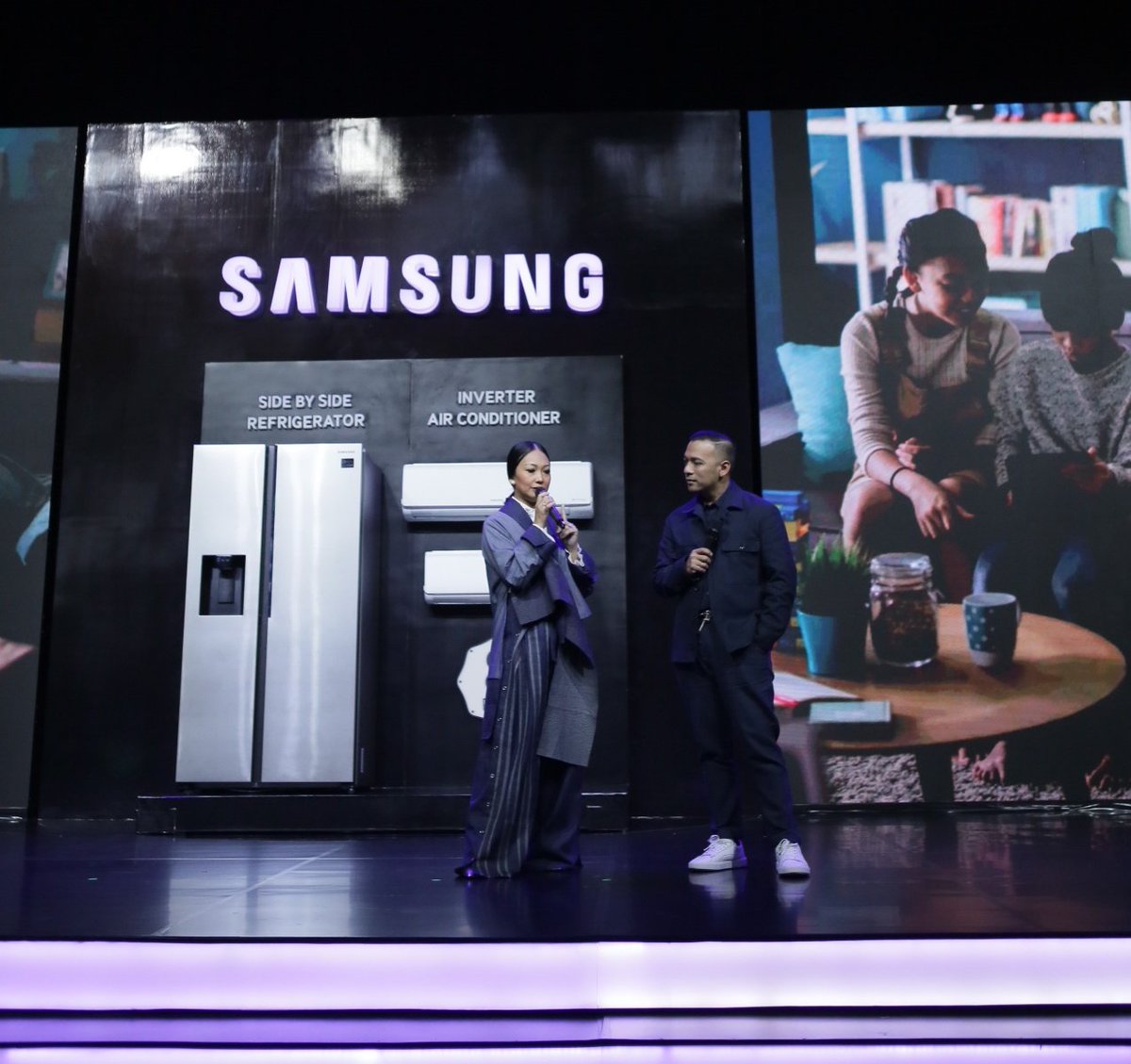 samsungID's tweet image. And the next star is Samsung Side by Side Refrigerator!

Teknologi #SpaceMax bisa memaksimalkan ruang penyimpanan, walaupun tampilan luarnya tetap ramping. Sekarang kamu gak perlu khawatir lagi saat belanja banyak makanan 😉

#SamsungEvent #DoBIGThings