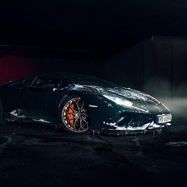NX_dai's tweet photo. #rickmansworth #luxurylistings #bigboss #billionaires #lamborghini https://t.co/rkpvu9seML https://t.co/l2TizhlmSE