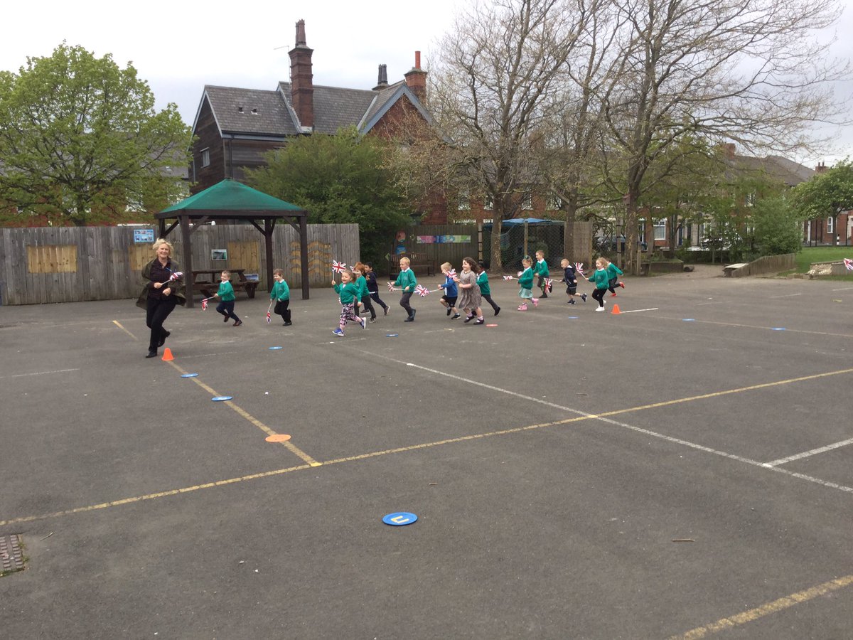 Great effort this morning from @RDPSNursery for the @_thedailymile! Lots of smiling faces and #activelearning #personalchallenges #rdpspe