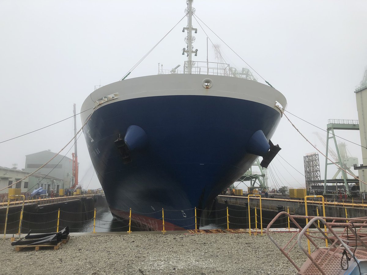 takabo77's tweet photo. My ship entered dry dock from today!
The dock will finish in about a week.
本日より、ドック入りしました!
1週間程で綺麗になる予定です。
#drydock #dock #dockwork #japan #officer #sailor #seaman #seamenslife #roroship #carcarriership #乾ドック #ドック #ドック作業 #石巻 https://t.co/U3UR2mjbyX