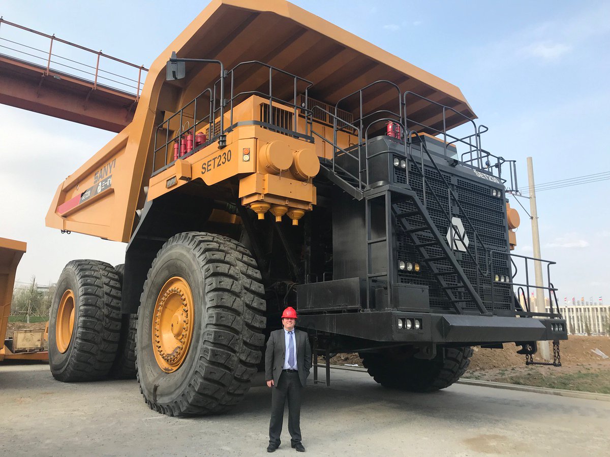 im_mining's tweet photo. Last stop on my #miningpress #worldfirst China trip was @sanygroupchina in #Shenyang, location of #SANY #HeavyEquipment. I met Int Dept Manager Deng Wenxu. Awe inspiring production of #underground #roadheaders & #longwalls & major #miningtruck lines #mininginChina #futureofmining https://t.co/ROmgrK1Q5K