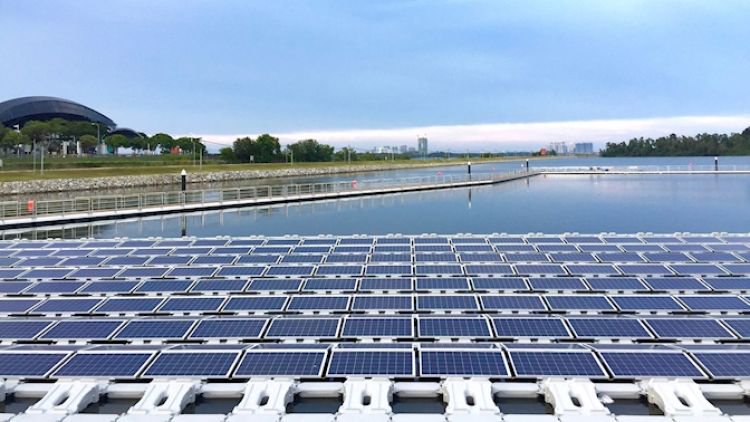 NakedEnergyLtd's tweet photo. Asia has introduced a #floatingsolarpanel island to help free up land, and to stop the growth of algae. This island is particularly beneficial for Asia as most countries on the continent have plenty of #hydrodams #SolarPower #SolarEnergy #RenewableEnergy https://t.co/RPablJ8hHt