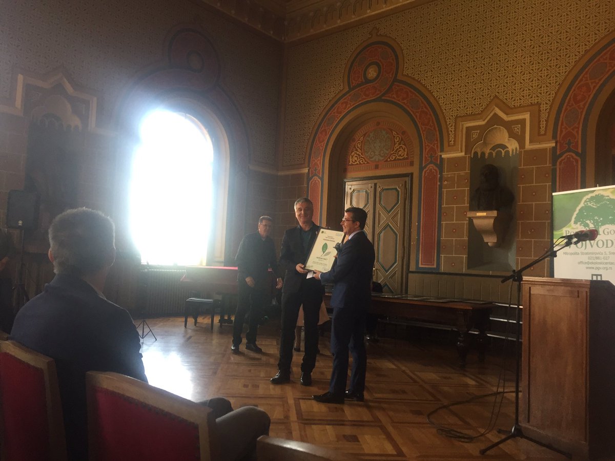 OSCE_Serbia's tweet image. Amb.Orizio accepting the #greenleafaward 🍃on behalf of @OSCE_Serbia:”Environmental Protection is a crucial issue to work on! the Mission relies on two important pillars in working on this crucial issue➡️ #partnership w/ CSOs&amp;amp;state inst. &amp;amp; #ownership of the Reform achievements
