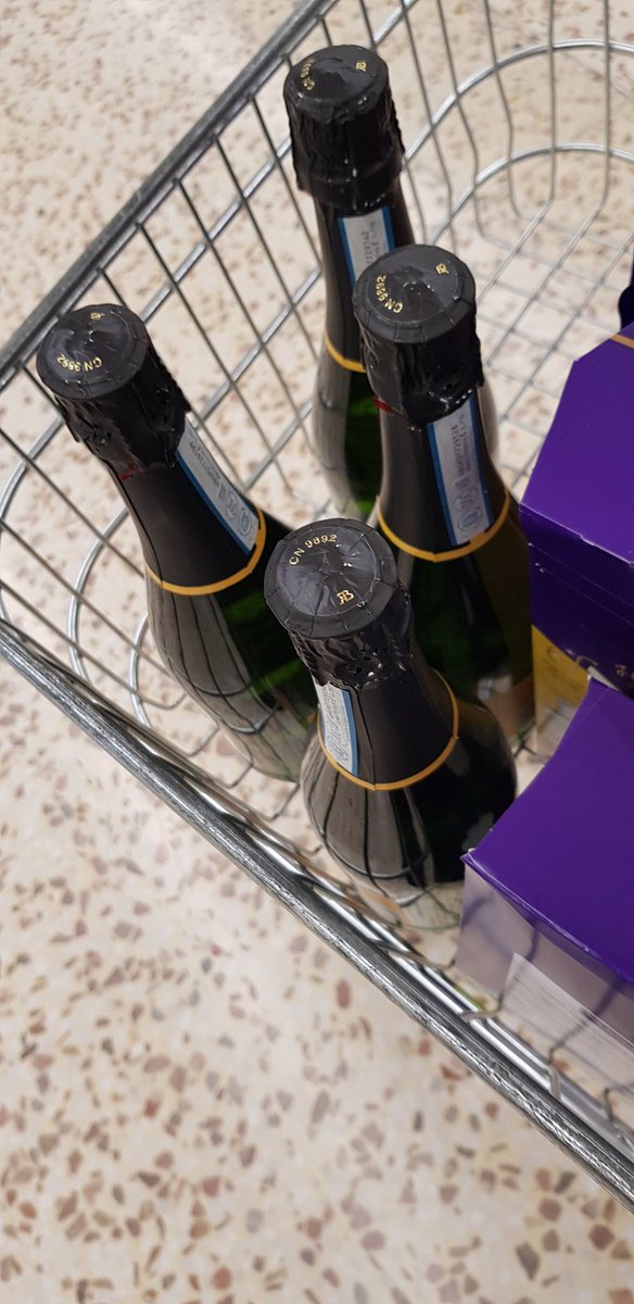 Happy to have supported Rosalyn with raffle prizes for the North Harrow Community Library fish and chip supper #communityliaising
@PaulGrogan2 <a href="/keithxjackson/">Keith Jackson</a> <a href="/Amal14mes/">Amal</a>