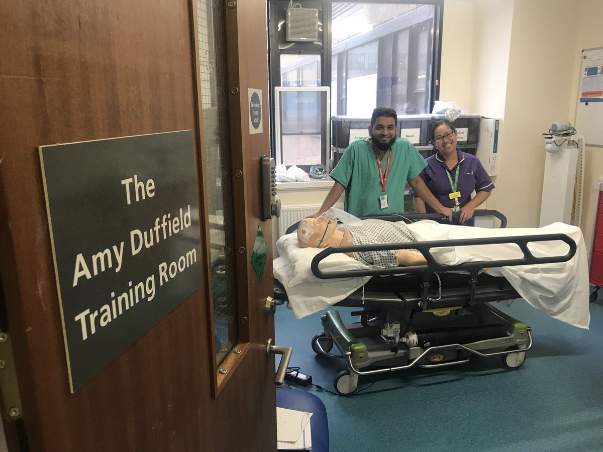 Hyponatraemia's tweet photo. #nuh_anaesthesia #neurosim @nottmhospitals getting the most from the Amy Duffield training room on @NUHCriticalCare . Thanks to Lovely from @NUHCritCareCNE and Dr Rafi from team Anaesthesia/ITU https://t.co/kaTHluD8mk