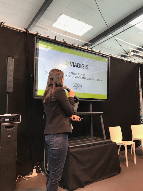 Viadigis's tweet photo. .@AC_Ribiere au salon #DIGI2019 nous présente les enjeux de la vente en ligne en station ! ⛷ Merci à nos clients lève-tôt d'être venu nombreux y assister ce matin 😉 #digital #marketing #communication https://t.co/ShKsOzooSy