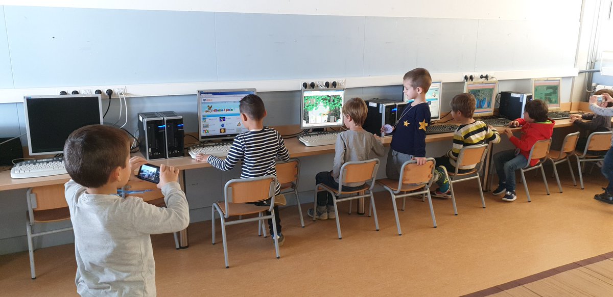 CodeBotsMedia's tweet photo. Els nens i les nenes d'#infantil de l'escola #GuillemFortuny treballen en l'ambient #tecnològic - https://t.co/fUquFuAmQU @CRP_BaixCamp @ajcambrils @Dipta_cat #tecnologia #coding #robotics @tafanodes #SinapsiNodes #GirlsinICT https://t.co/KsS7qKN0Ql