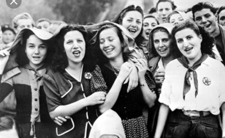 Oggi, #25Aprile, e sempre, partigiane del #Femminismo, della #libertà, del #rispetto e dell'#uguaglianza per tutte e tutti.