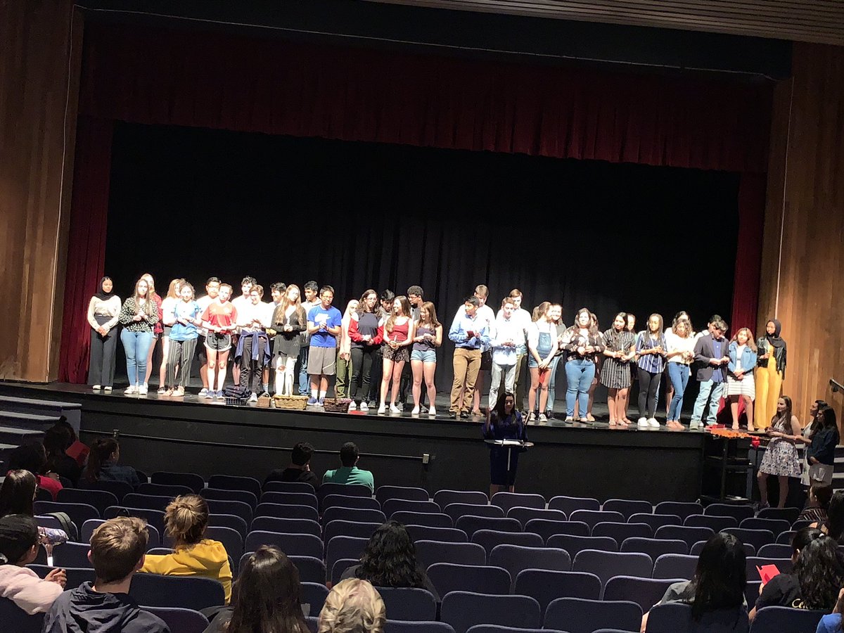 JusticeHSWLang2's tweet photo. The French and Hispanic Honor Societies celebrated their Induction ceremony. Congratulations to all new members!!! Special thanks to Ms. Buffenbarger and Mr. Yanez as sponsors👏👏👏 Thank you, Ms. Eck and Mr. Brooks for joining us in this event! https://t.co/8KGoQdfbbI