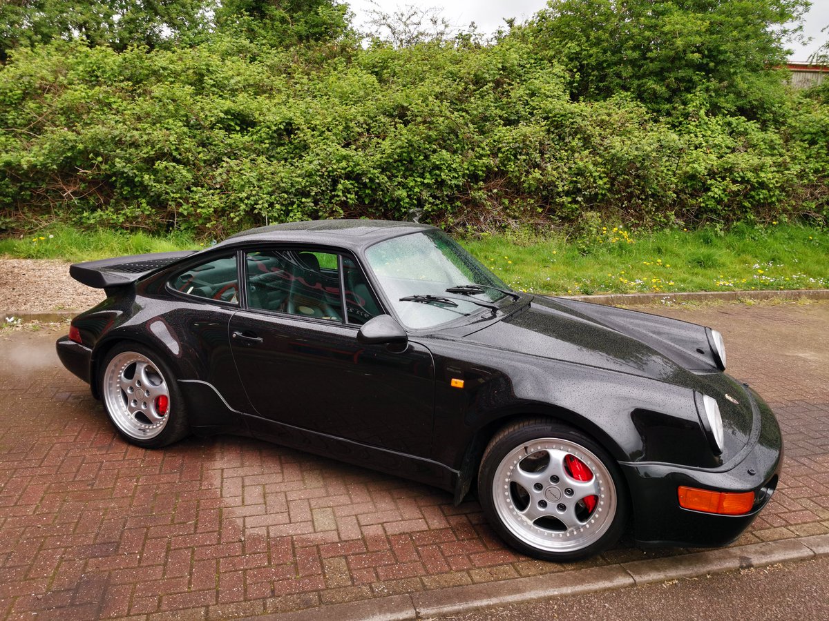 Sunday Scramble prep and its just started to rain 😡😂
.
.
#Clique53 #SundayScramble #BicesterHeritage #Porsche #Porsche911#AutoFinesse #DetailersFuel #TeamAF #porsche964Turbo