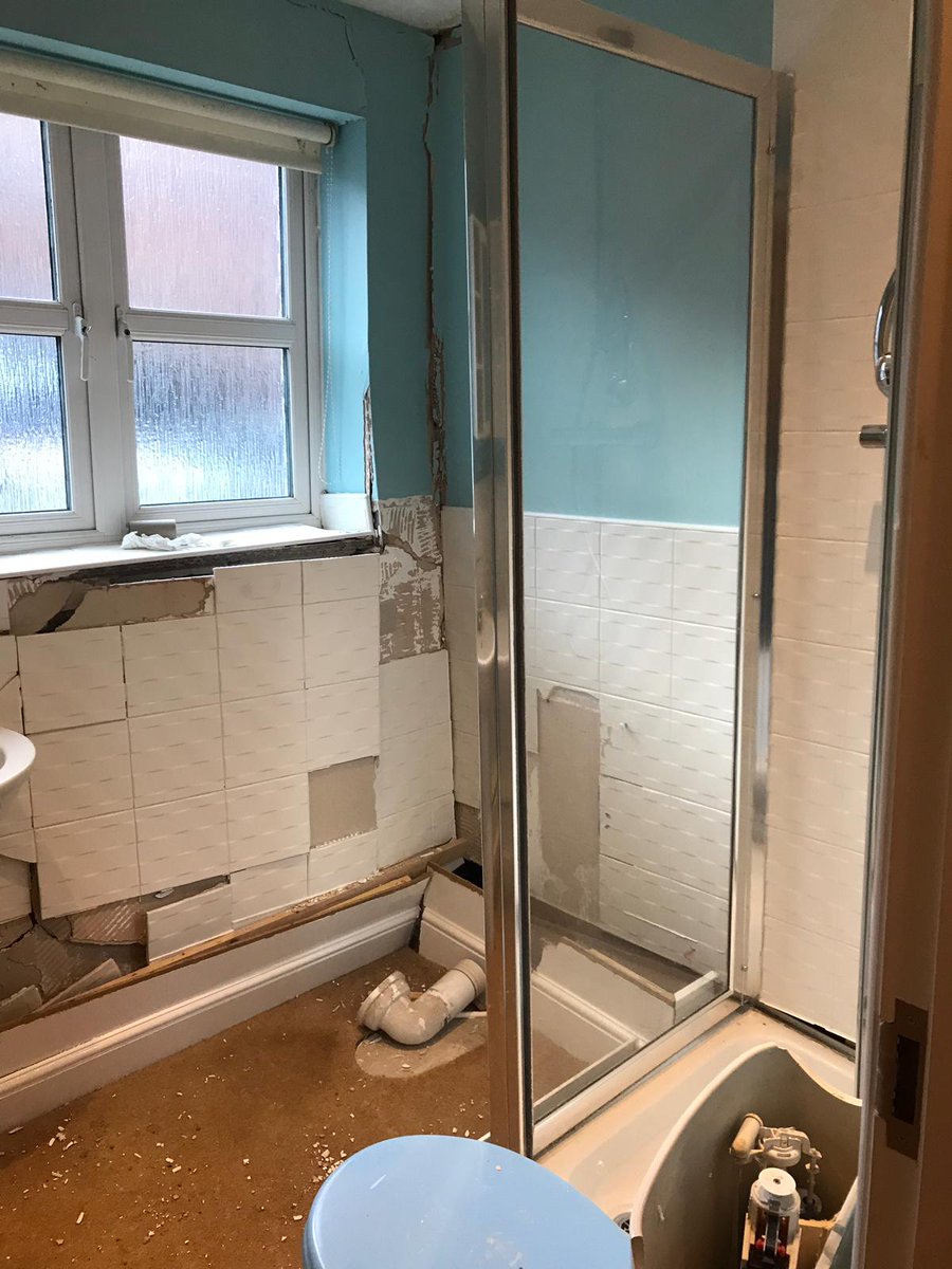 Centurion_Claim's tweet image. At a damage impact insurance job today in Wakefield. Car caused damage to brickwork &amp;amp; bathroom. Damage assessed, now it's time to make the claim. 
If you need help with a home insurance claim call 0303 100 456 or visit centurion-claims.co.uk
#homeinsuranceclaim #claimsmanagement