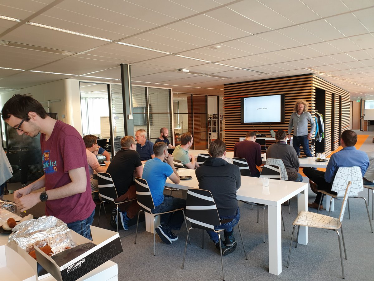 Het einde van april alweer in zicht, dus tijd voor een lekkere lunch bij <a href="/LuminisApeldrn/">Luminis Apeldoorn</a> en veel interesse voor de talk van   Erwin over #Lambda funtions.