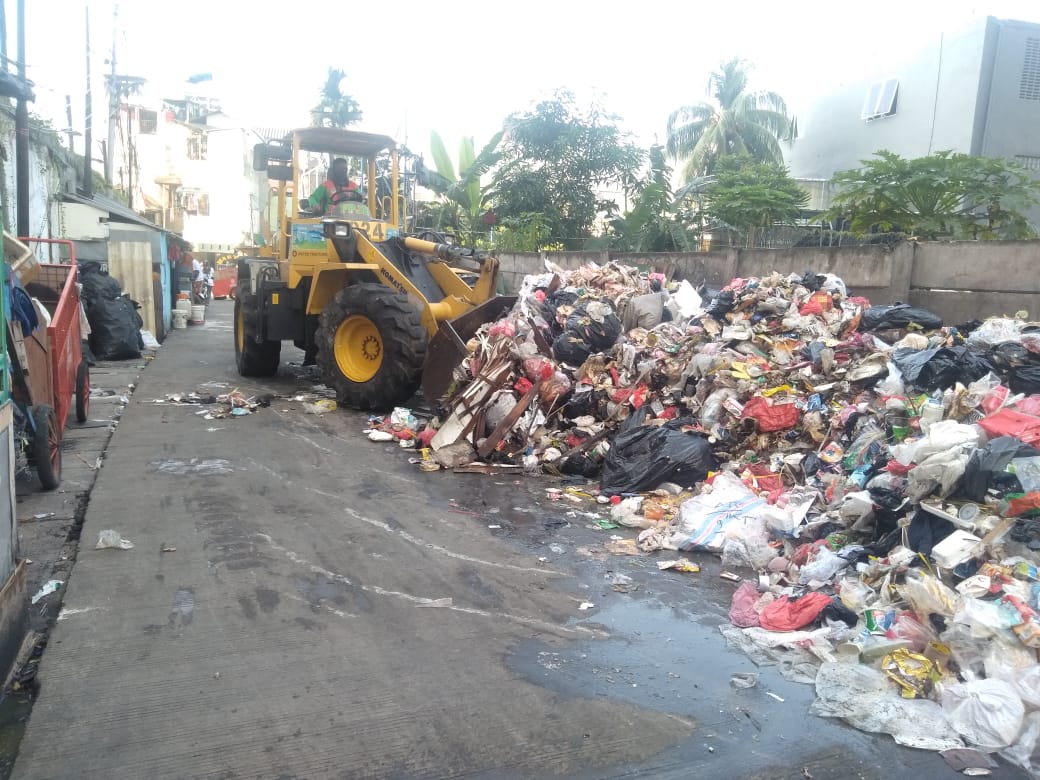 SatpelKec's tweet photo. Kegiatan Penyopelan RW.08 Kel Maphar Kec.Tamansari 
Jakarta Barat
Kamis,25 April 2019
#8harimenujuHPSN
#dkinyokkerjabakti
#roadtoHPSNday
#haripedulisampahnasional
#dinaslhdki
#smartpeople
#jakartabersih
#bhayplastik
#likeforlike
#hpsn2019 https://t.co/e7xfTen7sp