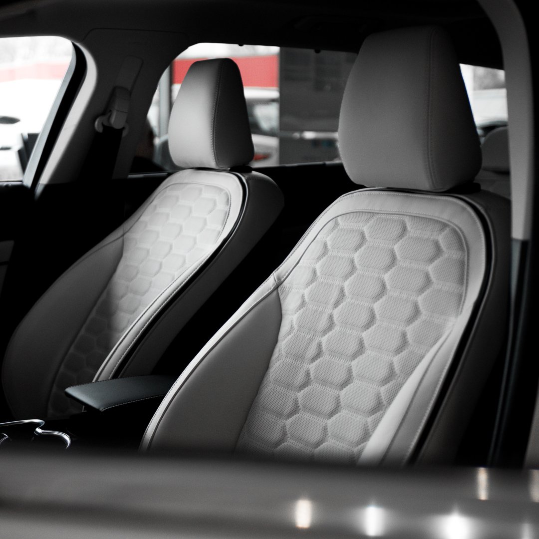 The New Ford Mondeo Hybrid is now here! 🎉

The New Ford Mondeo Hybrid features smart technology and intelligent design to make sure you and your passengers get the most out of every drive. For more information and to view our current offer click here: monmotors.com/ford/offers/fo…