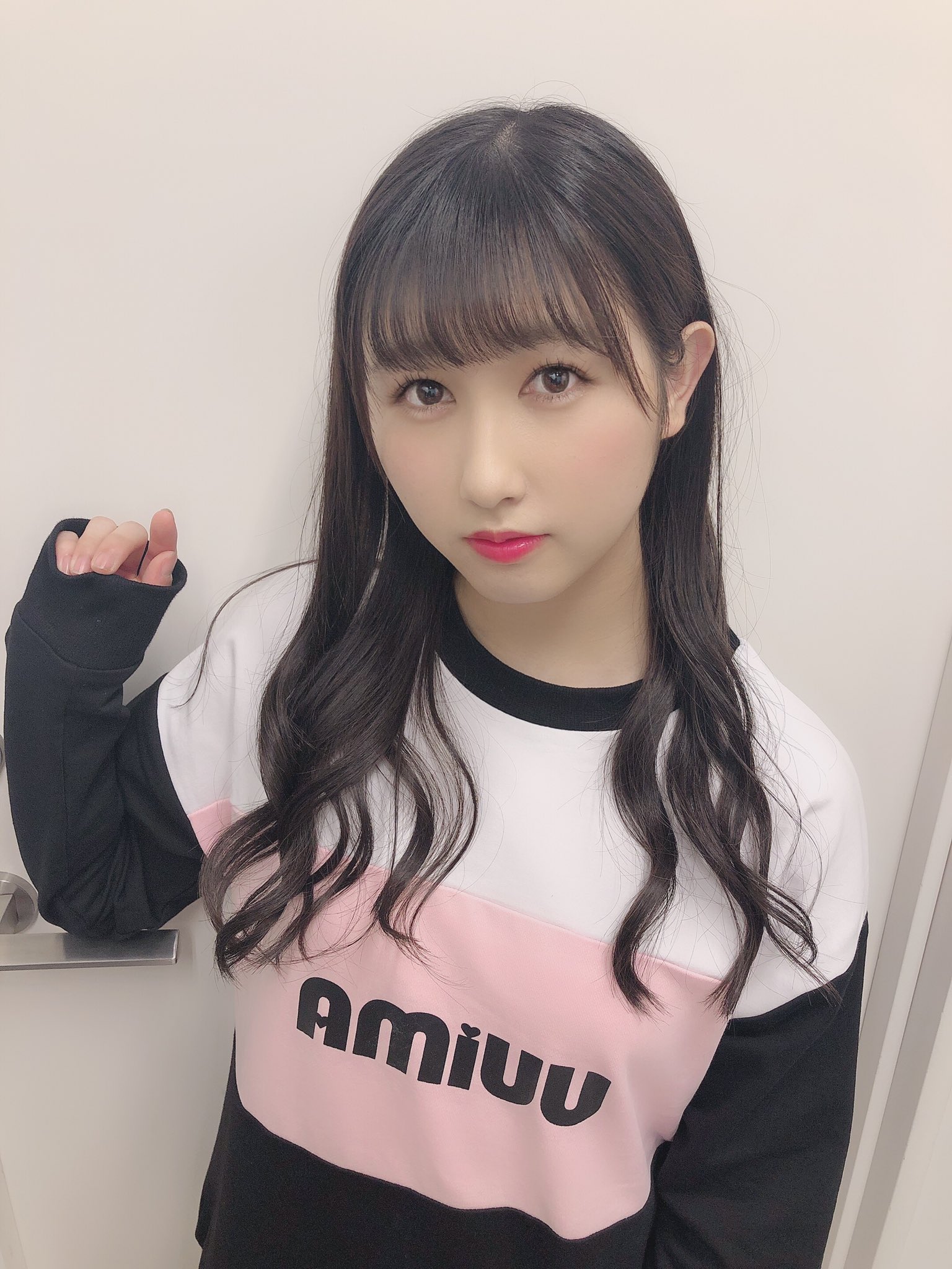 تويتر 山本 杏奈 على تويتر 大好きな吉田朱里さん プロデュースブランド Amiuu Wink ピンク 白 黒 わたしの大好きカラー ロゴがかわいい あみゅこーで イコラブ T Co U9khbyvoy0