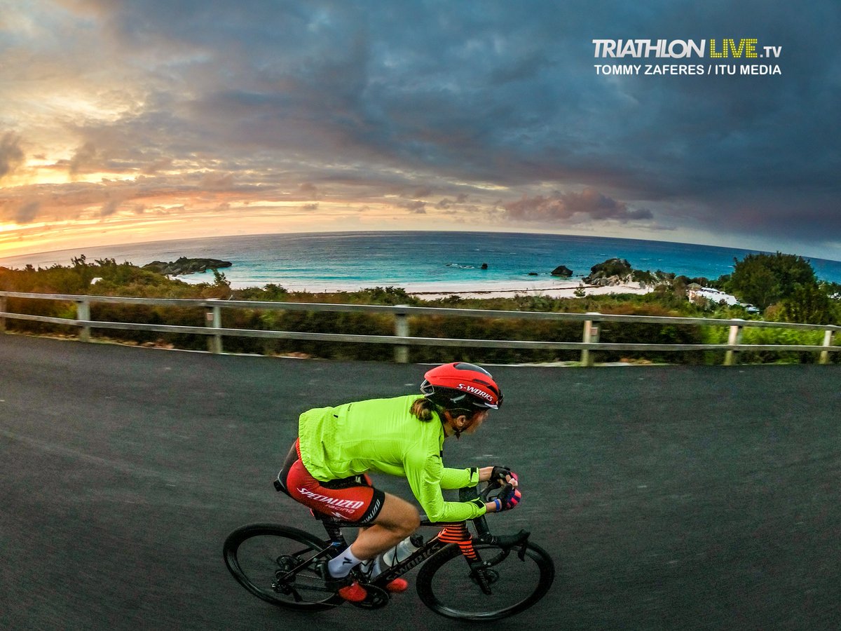 worldtriathlon's tweet photo. #TriathlonLIVE | @tzaferes takes us through the lens on a pre-race training day with @KZaferes6 from @usatriathlon 
📸These stunning captures by @tzaferes set the scene for #WTSBermuda.
Follow along -> https://t.co/hnW2QgscKX
@WTSBermuda @Bermuda @joelfilliol https://t.co/FFYODhDZDu