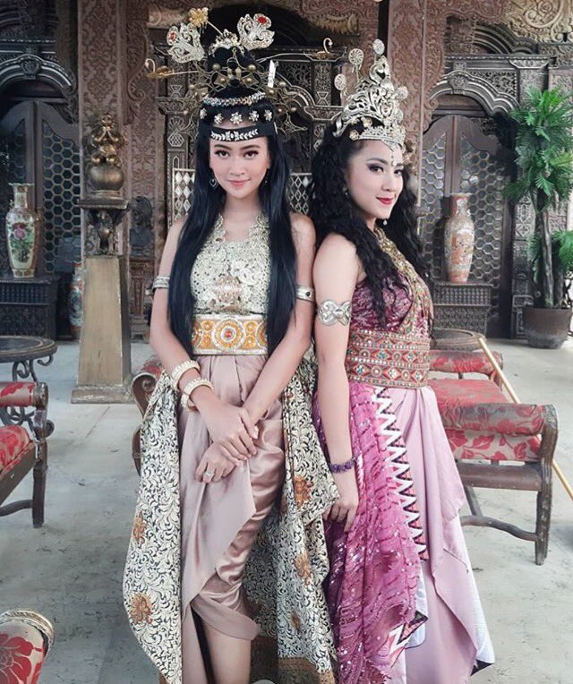 GBPID's tweet photo. [KEHIDUPAN AYU SEKARSARI] Nonton lagi #NyiRoroKidul Pkl 21.40 WIB di @Official_MNCTV 👸🏻⚜️🌊
.
.
#GentaBuanaParamita
#GentaBuanaPitaloka
#GBPID
#GBPLovers 
#GentaBuana #MNCTV #RatuPantaiSelatan #NyiRoroKidulMNCTV #MisteriNyiRoroKidul #LegendaNyiRoroKidul #MisteriNyiRoroKidulMNCTV https://t.co/w7s70oersx