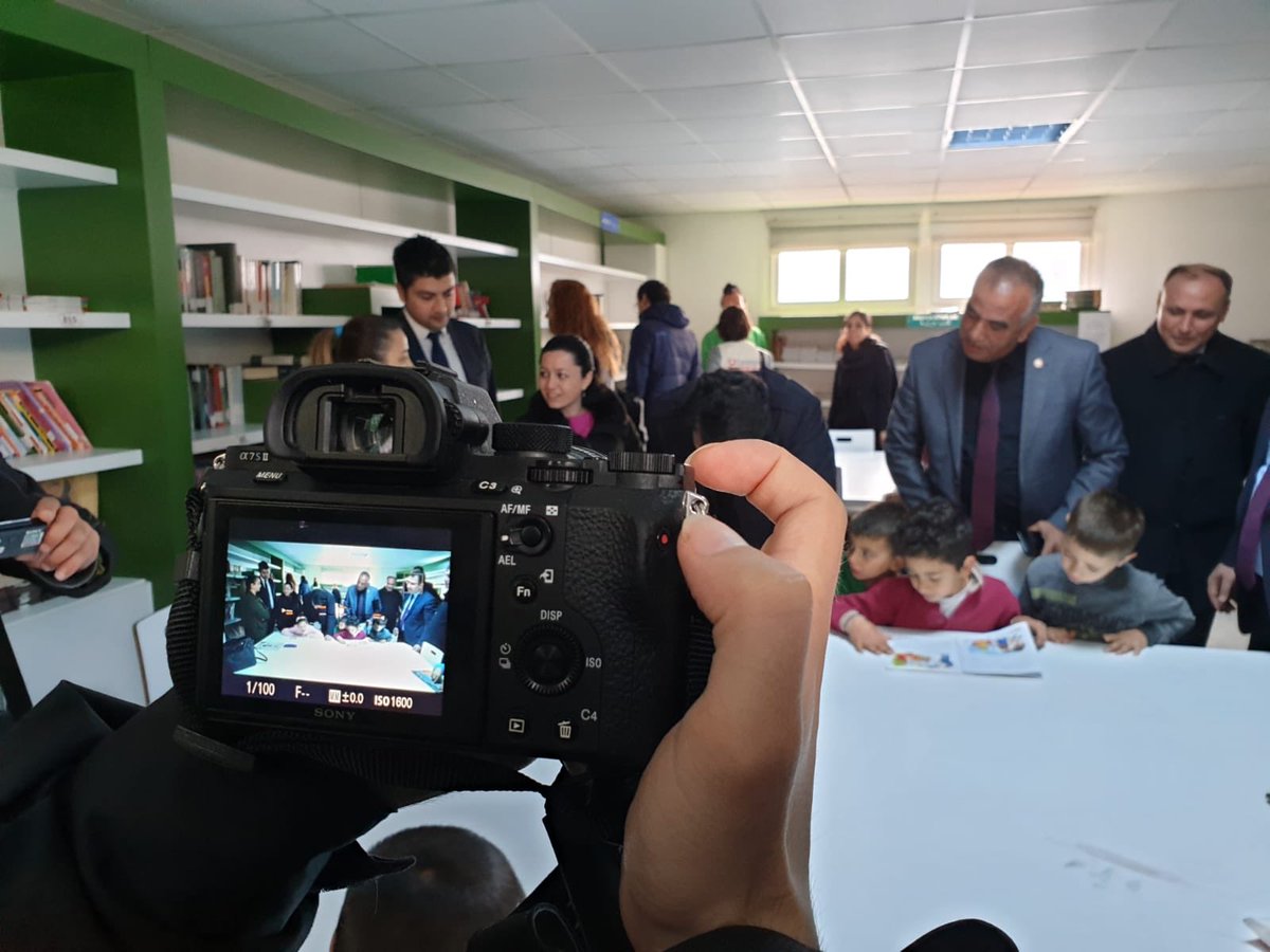 kooperatiftreni's tweet photo. Sosyal Kooperatif Eğitim ve Tanıtım Treni daha güzel yarınlar için çıktığı İlkbahar Seferi’nin 7. durağı olan Yayladağ Geçici Barınma Merkezi ziyaret edildi ve çocuklara yönelik Sosyal Kooperatifler temalı doğaçlama gösteri geçekleştirildi. https://t.co/oCBewR1LaD