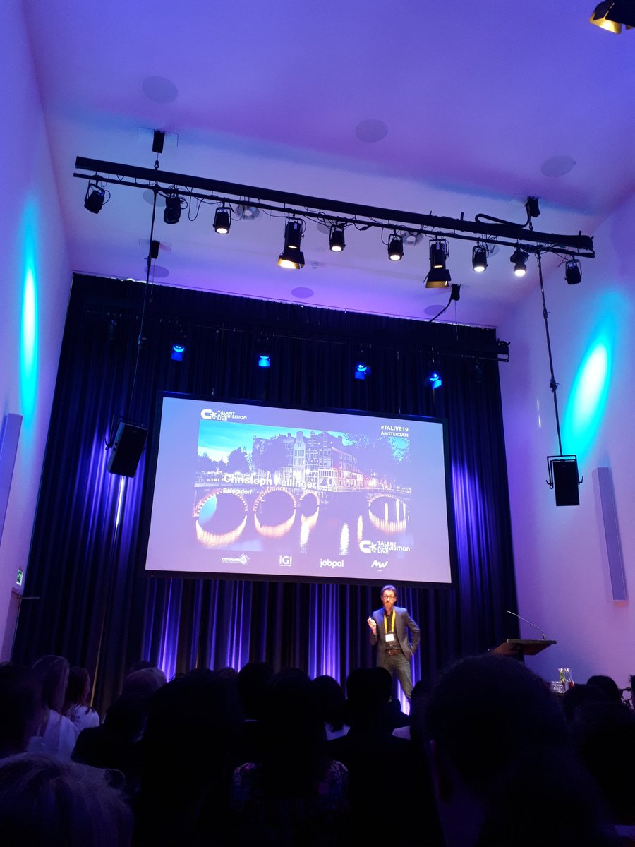 TalentAcqLive's tweet image. .@carllsons speaking of the advantages of robots against humans: machines don't get tired of looking at data. #talive19