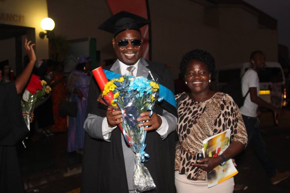 NFVINamibia's tweet photo. This is to motivate many of you! 👉A #VisuallyImpaired man recently graduated from UNAM. Congratulations to him and many others. ���👏👨‍🎓👩‍🎓🎓 https://t.co/k4SmsgUn76