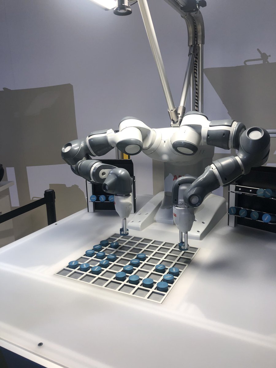 olivier_wd's tweet image. Madame la Secrétaire d’Etat auprès du Ministre de l’Économie et des Finances @AgnesRunacher
nous a fait l’honneur de nous rendre visite et de rencontrer notre robot connecté en #5G en présence de @srichard @HelmReisinger et @mno_jl 
Merci !