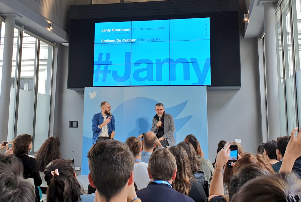 EaGuerch's tweet photo. Trop contente de rencontrer #Jamy @gourmaud_jamy chez @TwitterParis ce matin ! 🤓🚚 ! Merci #generationsAXA https://t.co/zUrtUPkxJL