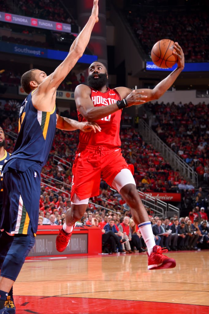 With 10 AST tonight, James Harden has passed Hakeem Olajuwon (437) for the most assists in @HoustonRockets franchise playoff https://history.pic.twitter.com/sHTDLIHR1r http://srhlink.com/R32qnc
