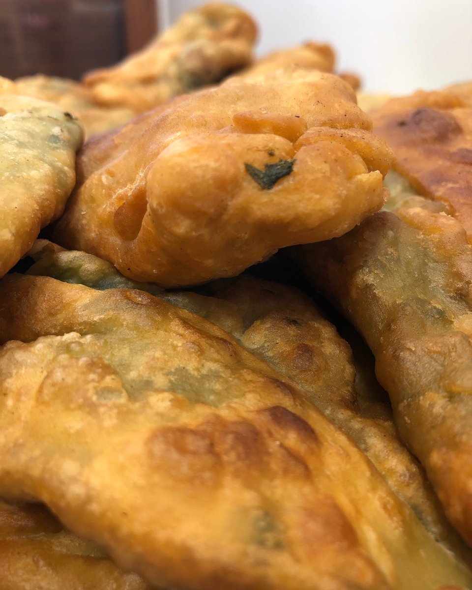 francesccanosa's tweet photo. Mina d’or #panadons #panades Vamos, vamos que se me los llevan de las manos.. https://t.co/RJp57mQ3BM