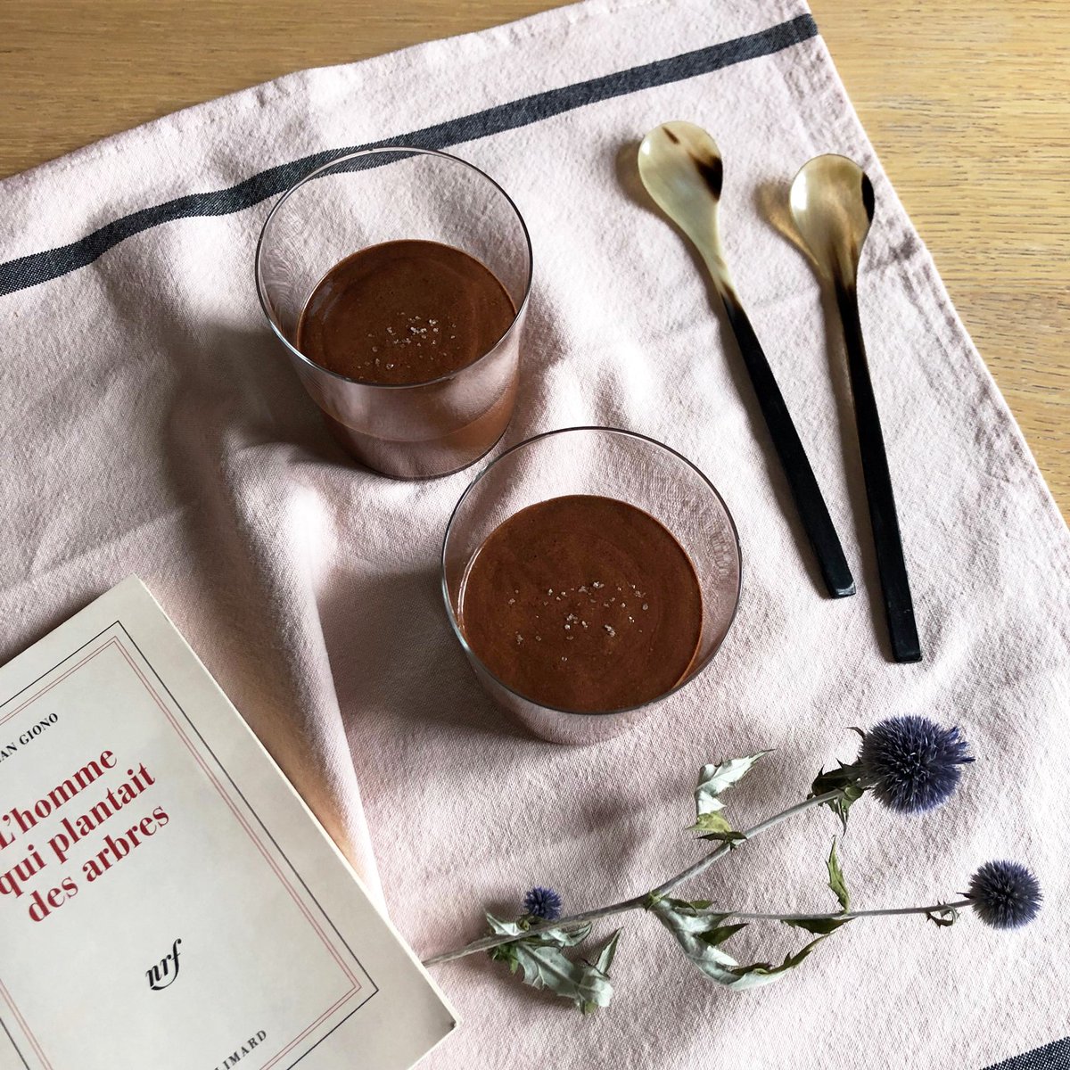7,3 kg = chocolat / français / an. Mais pour jouer dans la même cour que les allemands (11) ou belges (10,9) il va falloir penser à mettre un sérieux coup d'accélérateur sur la mousse au chocolat les gars. #mousseauchocolat #chocolat #Conticini bit.ly/2Upgf9Z