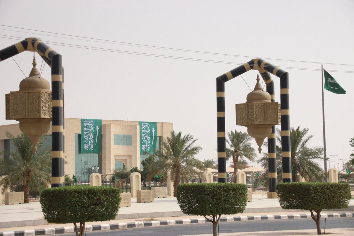 ALMISNID's tweet photo. تظل محافظة #البدائع في #القصيم
مدينة وديعة بديعة جميلة مليحة،
مميزة بطيب أهلها، وطيب مسّكنها،

وأبدع البدائعيون في تخطيط طرقها،
حيث لا يوجد فيها إشارة مرور واحدة. https://t.co/IZ4n8nAIgk