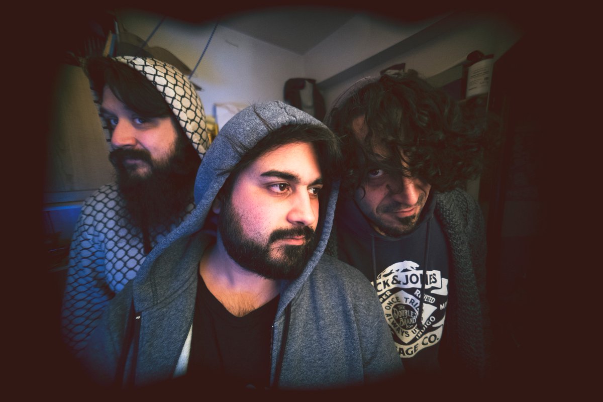 Oggi, alle 17.30, si torna in #radio. Saremo ospiti dell'emittente sarda Sandalia "Isola Meravigliosa" con intervista e il nuovo singolo #LEcoDeiMarinai ⚡️

Seguiteci > sandaliaim.altervista.org

#Allume