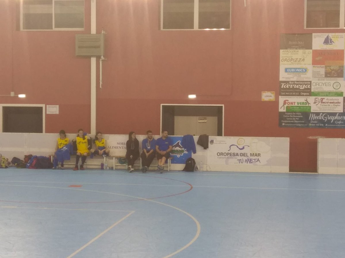 b86lasalle's tweet photo. #MDBC2019 nuestro #INFfemA también se ha estrenado a primera hora contra #CbElSalvador #SomosLaSalle https://t.co/C5rdJeKWwh