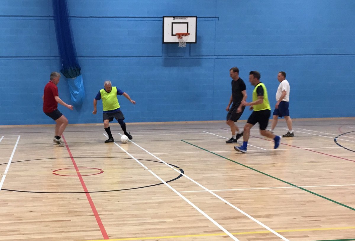 EnjoyFootballUK's tweet photo. Sankey Walking Football session tonight. Some great football from both sides. https://t.co/ohBjA4V7Ij