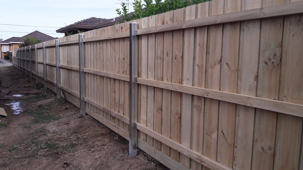 #aussiesteelposts the next best thing for timber fences.