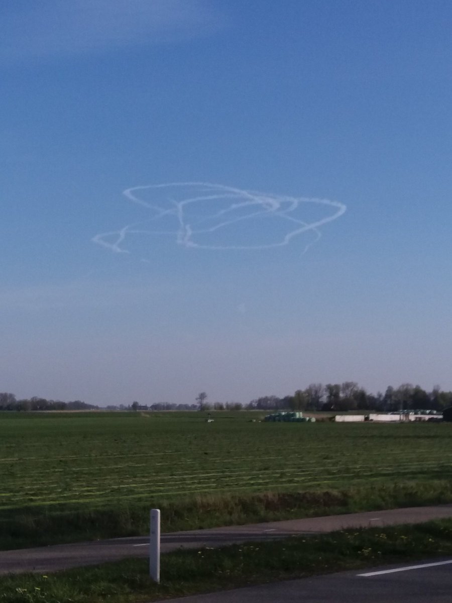 Strepen in de lucht, maar waar komen ze vandaan? RTV Noord Strepen in de lucht, maar waar komen ze vandaan? RTV Noord