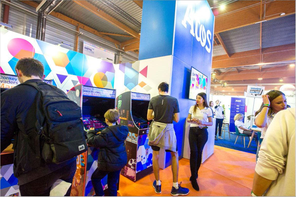StepStoneDigit's tweet photo. Au #StepStoneDigitalC le stand @AtosFR était plongé dans l'esprit #retrogaming 🎮 Il a rencontré un vif succès tout au long de l'événement avec ses bornes d'arcades dédiées à #Pacman, #SpaceInvaders & #DonkeyKong ! ✨ https://t.co/UA4nS2lIa4