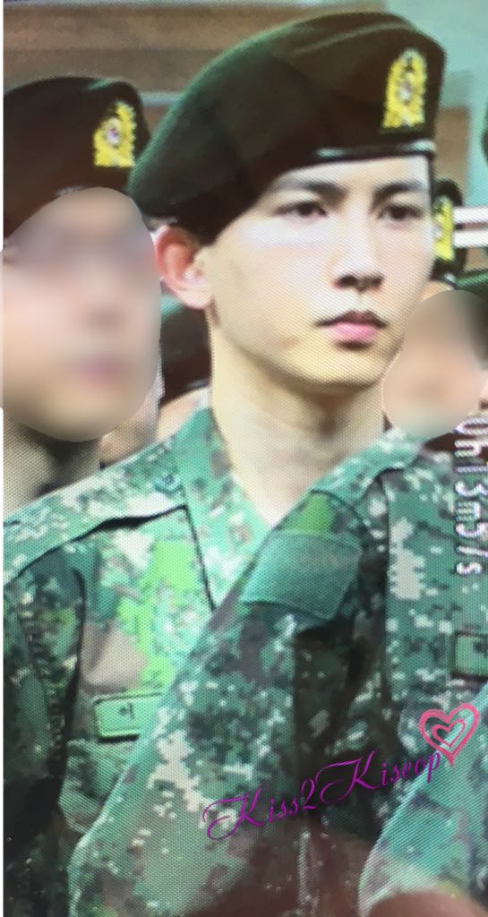 kiss2kiseop's tweet photo. 190418 論山訓練所 修了式 #Preview
기섭아!!! @KiSSeop91 너무너무 고생많았어요ㅠㅠ
 충성!!!!!수고하셨어습니다!!!!

#ukiss #유키스 #기섭 #キソプ https://t.co/ycvoQ8OR66